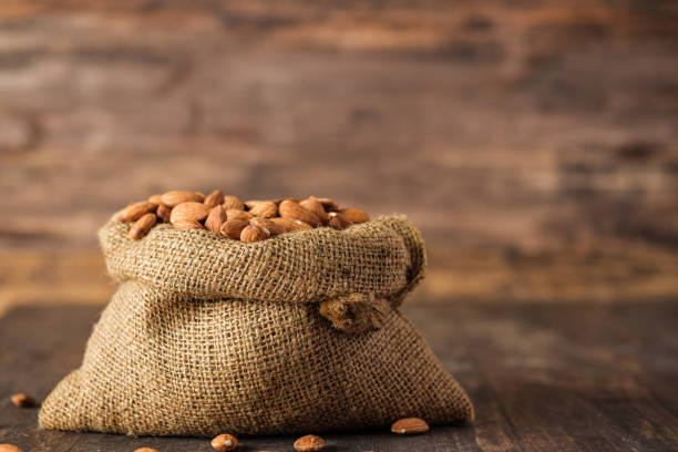 اللوز اليمني